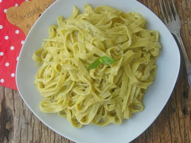 Pesto Soslu Fettuccini